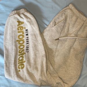 Aeropostale sweat pants/joggers - drawstring pants - size small